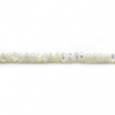 Nacre blanche en rondelle sur fil 2.5x4mm x 40cm