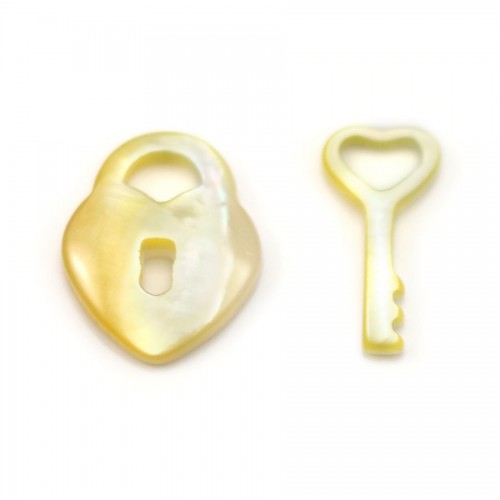Gelbes Perlmutt in Form eines Vorhängeschlosses, 15x12mm und Schlüssel, 14x7mm 2Stk