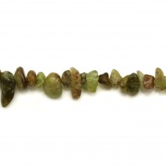 Grüner Granat in Form von Chips x 40cm