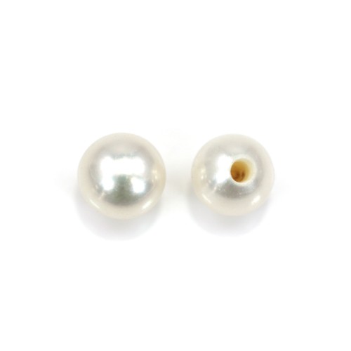 Freshwater white cultured pearls in round shaped, half drilled, in size of 3.5-4mm x 2pcs