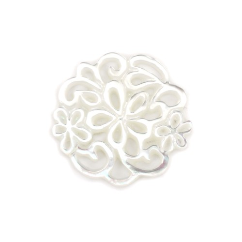 Nacre blanche ajourée motif floral 18mm x 1pc