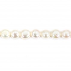 Freshwater cultured pearl, white, button 9-10mm x 35cm